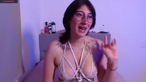 Snapshot of snow_baall chatting on March 2025 07:34:01 PM IG OF red moonn online show from March 2025 07:34:01 PM