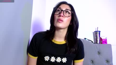 Snapshot of snow_baall chatting on November 2025 03:39:01 AM IG OF red moonn online show from November 2025 03:39:01 AM