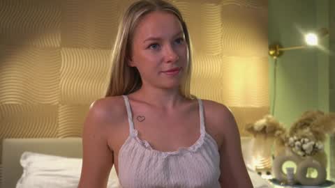 Snapshot of snow_is_falling chatting on December 2024 01:42:02 PM Candice Snow online show from December 2024 01:42:02 PM