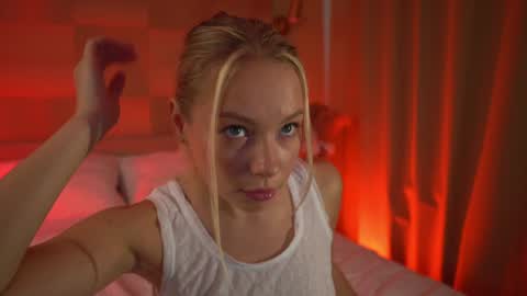 Snapshot of snow_is_falling chatting on December 2024 10:24:01 AM Candice Snow online show from December 2024 10:24:01 AM