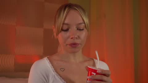 Snapshot of snow_is_falling chatting on December 2024 01:17:01 PM Candice Snow online show from December 2024 01:17:01 PM