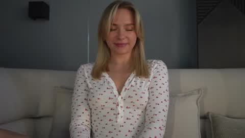 Snapshot of snow_is_falling chatting on February 2025 11:12:02 AM Candice Snow online show from February 2025 11:12:02 AM