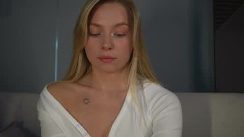 Snapshot of snow_is_falling chatting on February 2025 02:57:01 PM Candice Snow online show from February 2025 02:57:01 PM