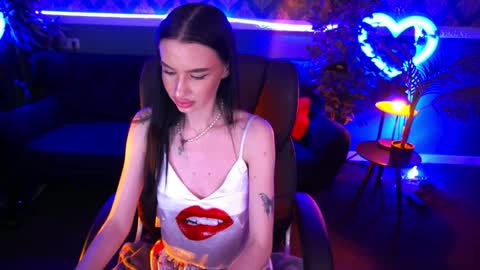 snow_whiteeex online show from February 2025 04:57:01 AM