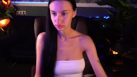 snow_whiteeex online show from September 2025 05:40:01 AM