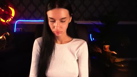 snow_whiteeex online show from September 2025 05:51:02 AM