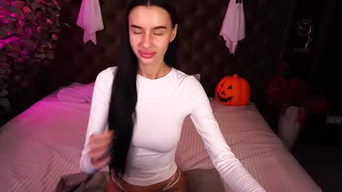 snow_whiteeex online show from October 2025 06:47:01 AM