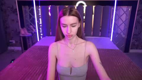 snow_whiteeex online show from May 2026 05:25:02 AM