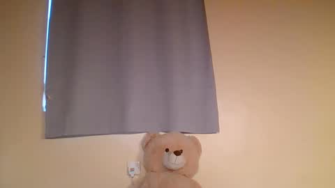 Snapshot of snowie_eyes chatting on February 2026 12:23:01 PM Snowie eyes online show from February 2026 12:23:01 PM