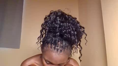 Snapshot of snowie_eyes chatting on February 2026 12:59:02 PM Snowie eyes online show from February 2026 12:59:02 PM