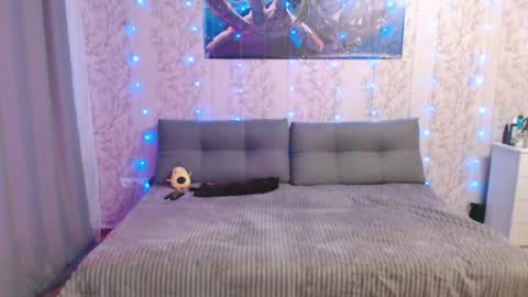 SnowWhate 00 online show from May 2026 06:47:02 PM