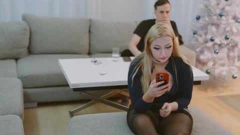 Snapshot of snowyphoenix chatting on December 2025 12:20:01 PM Snowy Bubbles online show from December 2025 12:20:01 PM