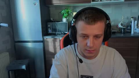 kluvr4 online show from February 2026 05:37:01 AM