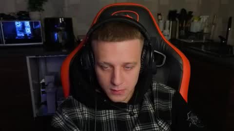 kluvr4 online show from February 2026 10:19:01 PM