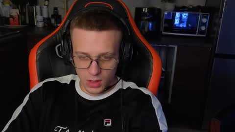 kluvr4 online show from February 2026 02:42:01 AM