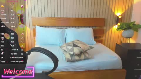 Help me achieve 100 thumbs up  online show from December 2024 08:55:02 AM