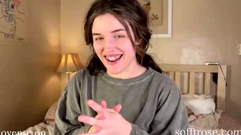 Julia    online show from February 2025 01:16:02 AM