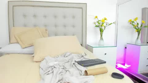 sofhyalove online show from April 2026 06:10:01 PM