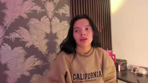 Snapshot of sofi_lassa_ chatting on April 2026 12:56:01 AM SOFIA online show from April 2026 12:56:01 AM