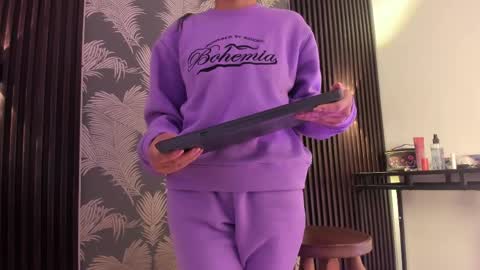 Snapshot of sofi_lassa_ chatting on April 2026 01:45:01 PM SOFIA online show from April 2026 01:45:01 PM