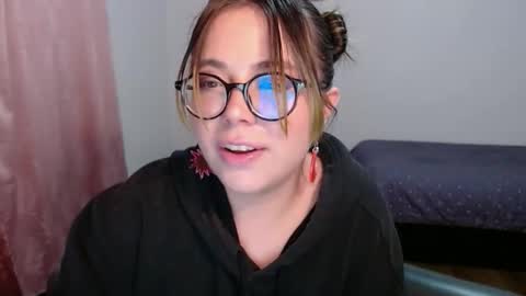 Sofi Lynch online show from November 2025 08:45:01 AM