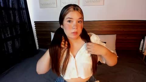 Snapshot of sofia_smithh_ chatting on May 2026 06:03:01 PM Sofia online show from May 2026 06:03:01 PM