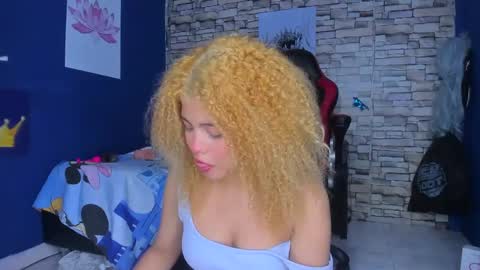 sofiacastillo01 online show from February 2025 04:05:01 PM