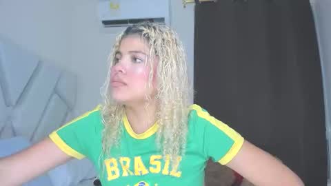 sofiacastillo01 online show from February 2026 02:39:02 PM