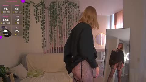 Sofia Help me overcome shynes with 100 thumbs up online show from April 2026 02:20:02 AM