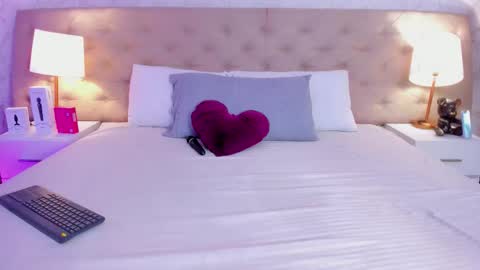 SofiaReyees online show from February 2026 02:06:01 PM