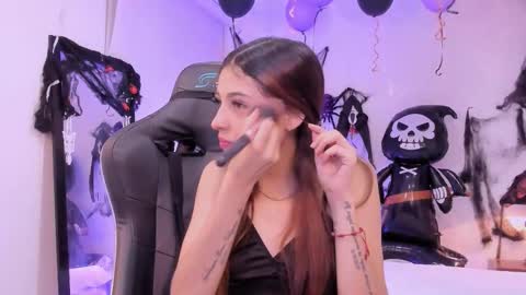 Sofia  Help me reach 5K followers  online show from October 2025 08:20:01 PM
