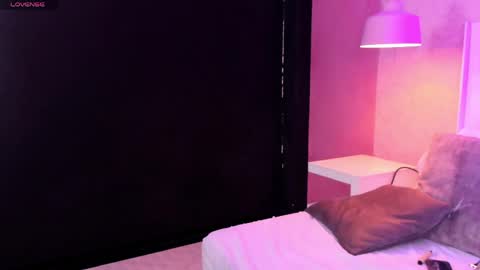 sofiathoompson online show from June 2026 02:56:01 AM