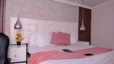 sofiathoompson online show from July 2026 09:54:02 PM