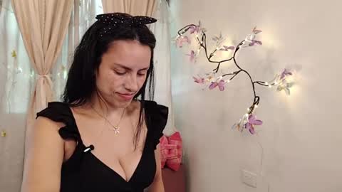Sofi Bella online show from April 2026 07:15:01 PM