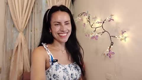 Sofi Bella online show from April 2026 07:22:02 PM