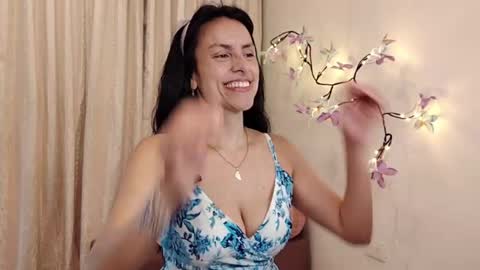 Sofi Bella online show from April 2026 07:20:01 PM