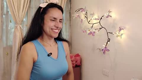 Sofi Bella online show from May 2026 07:19:01 PM