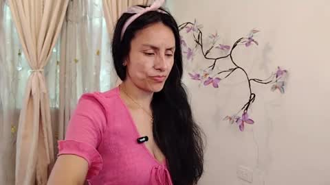 Sofi Bella online show from May 2026 07:33:01 PM