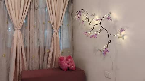 Sofi Bella online show from May 2026 08:07:02 PM