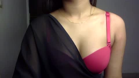 Snapshot of sofie_diva chatting on February 2025 09:45:02 PM divya online show from February 2025 09:45:02 PM