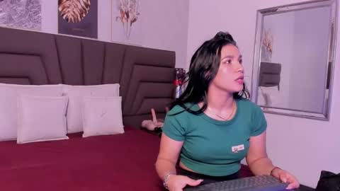 Snapshot of sofiperez_ chatting on October 2025 11:17:01 AM online show from October 2025 11:17:01 AM