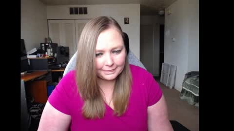 Snapshot of softerpeaches chatting on March 2025 09:05:02 PM Rose online show from March 2025 09:05:02 PM