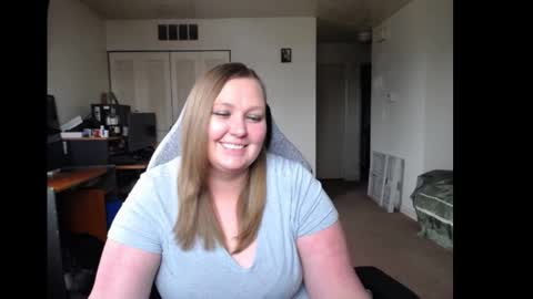 Snapshot of softerpeaches chatting on March 2025 08:32:01 PM Rose online show from March 2025 08:32:01 PM