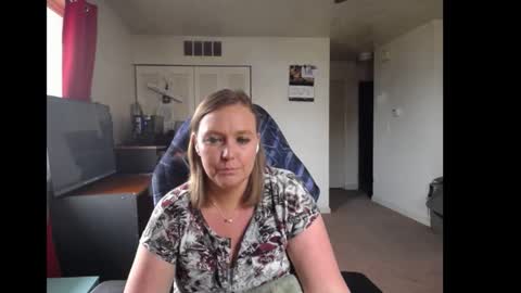 Snapshot of softerpeaches chatting on November 2025 07:57:01 PM Rose online show from November 2025 07:57:01 PM