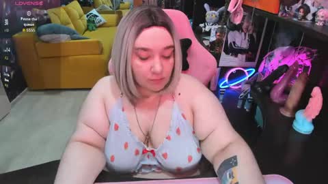Snapshot of softie_sofy chatting on June 2026 02:45:02 AM Sofie online show from June 2026 02:45:02 AM