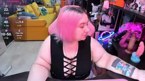 Snapshot of softie_sofy chatting on June 2026 02:42:01 AM Sofie online show from June 2026 02:42:01 AM
