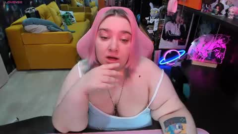 Snapshot of softie_sofy chatting on June 2026 02:47:01 AM Sofie online show from June 2026 02:47:01 AM