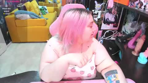 Snapshot of softie_sofy chatting on June 2026 02:38:01 AM Sofie online show from June 2026 02:38:01 AM