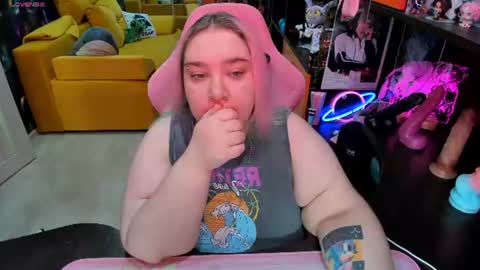 Snapshot of softie_sofy chatting on June 2026 03:04:01 AM Sofie online show from June 2026 03:04:01 AM