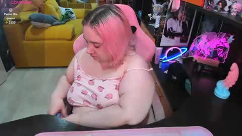 Snapshot of softie_sofy chatting on June 2026 02:10:02 AM Sofie online show from June 2026 02:10:02 AM